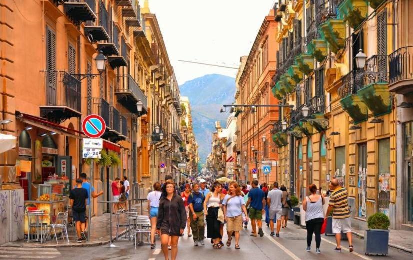 Apartament Dimora Di Maury A Due Passi Dai Trasporti E Da Ballaro Палермо Екстериор снимка